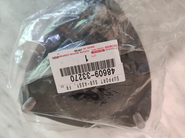 Опора передней стойки 4860933270 TOYOTA