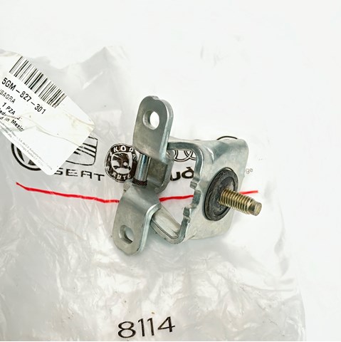 Петля задней багажной, 3/5 -ой двери 5GM827301 VAG