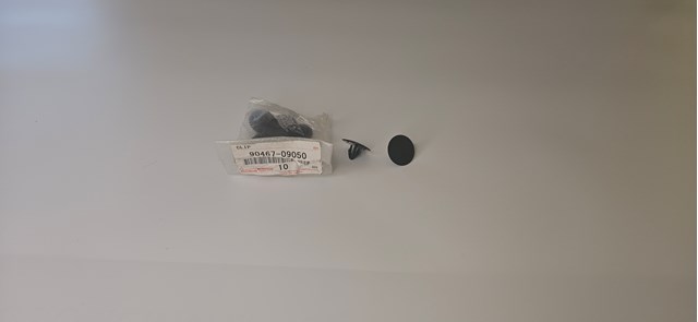 9046709050 TOYOTA Пистон (клип) утеплителя капота купить в Украина