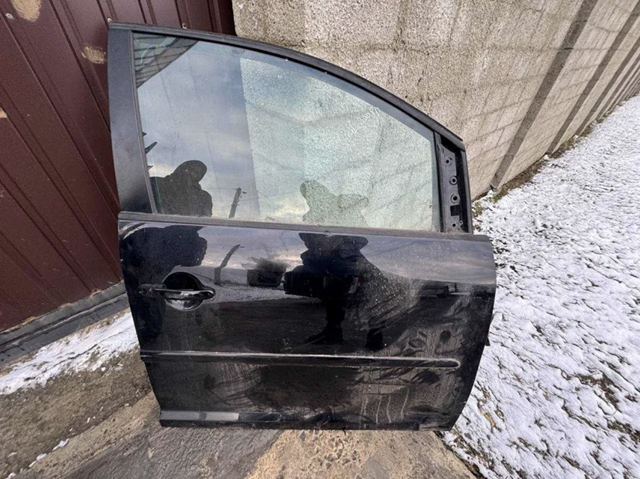 Пассажирская передняя дверь 1T0831056AA VAG