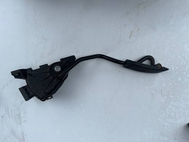 Педаль акселератора 18002AU410 NISSAN