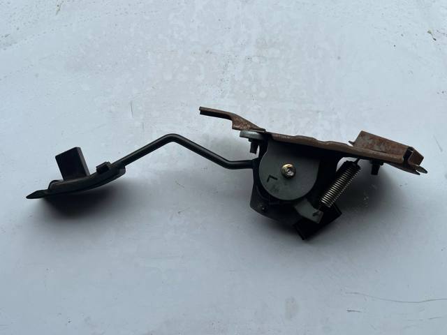 Педаль акселератора 18002AU610 NISSAN