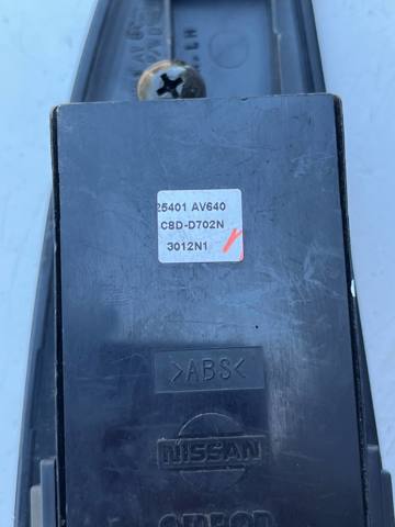 NISSAN 25401AV640 Кнопочный блок управления стеклоподъемником передний левый в наличии Чернигов