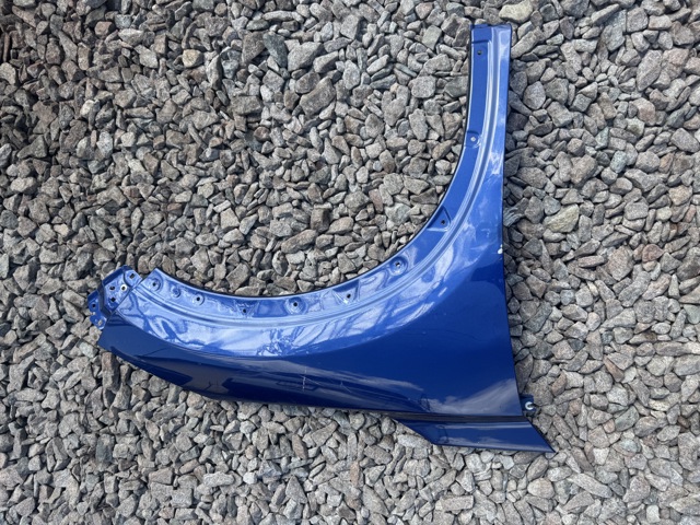 Переднее правое крыло 631006RR0A NISSAN