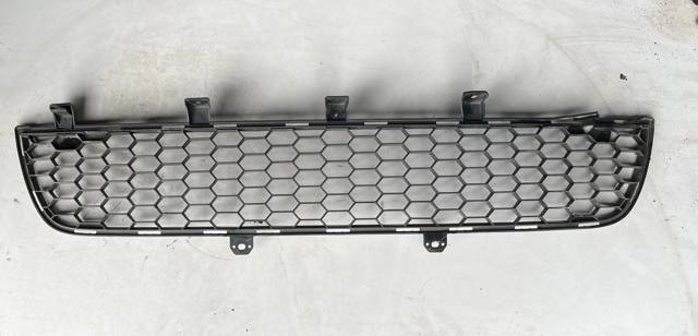 Решетка бампера нижняя 6402A124 MITSUBISHI