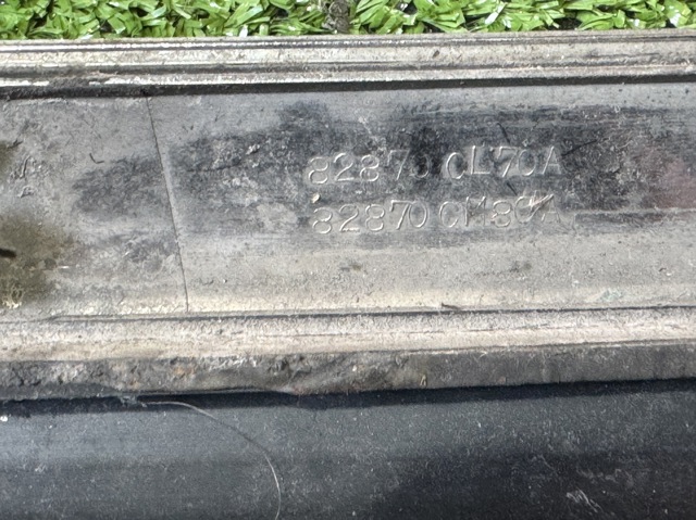 Накладка задней правой двери 82870CL70A NISSAN