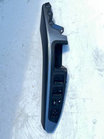 Кнопки переднего левого стекло подъемника 8608A185 MITSUBISHI