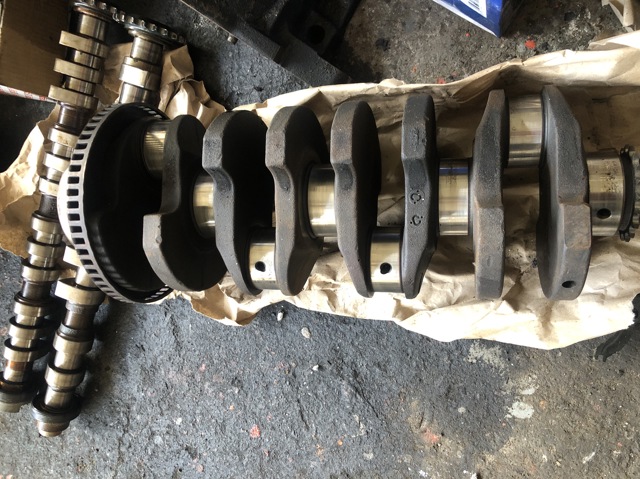 Коленвал двигателя 06A105021BM VAG