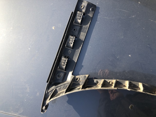 Левый кронштейн заднего бампера 3B9807393B VAG