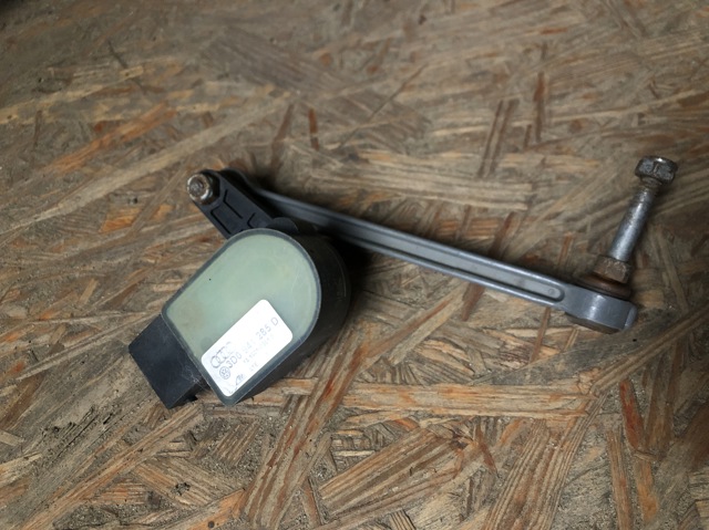 Датчик уровня положения кузова, передний левый 3D0941285D VAG