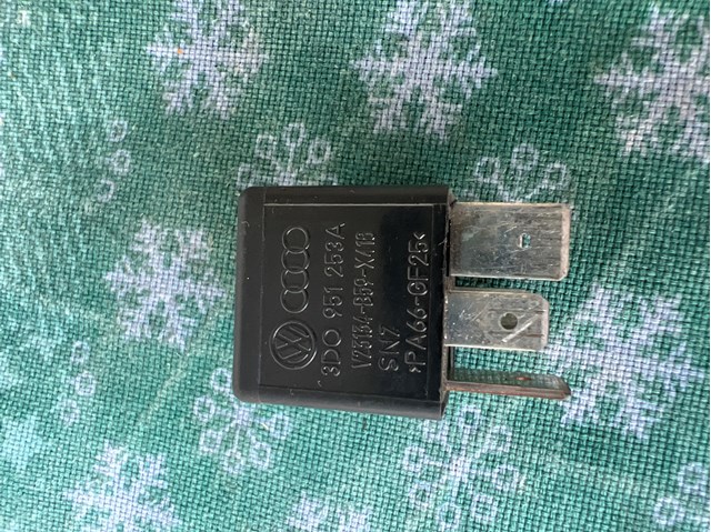 Реле поворотников Фольксваген Пассат B6