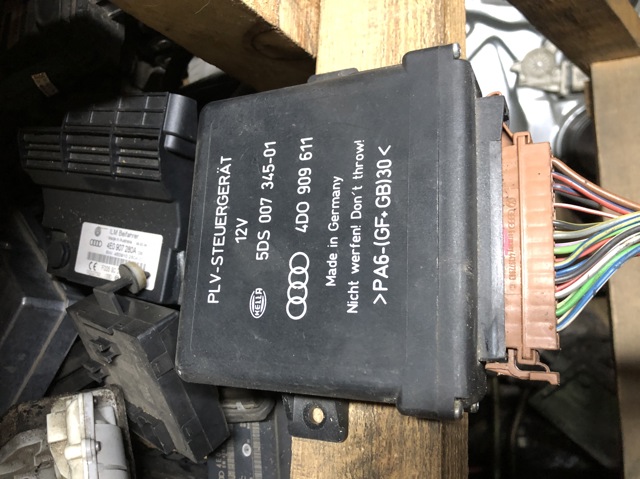 Модуль управления рулевого колеса 4D0909611 VAG