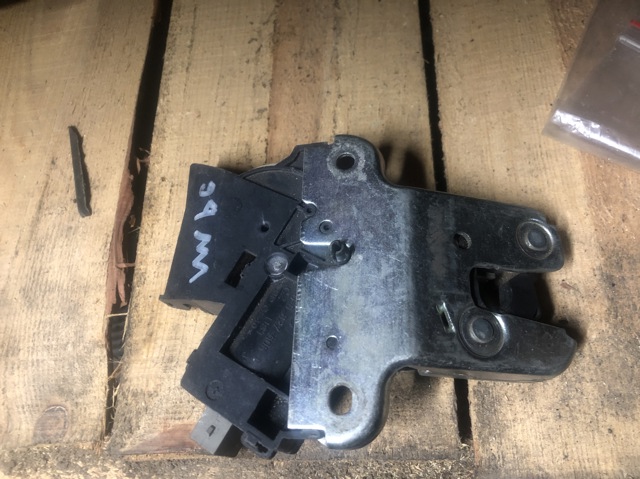 Замок крышки багажника 4F5827505D VAG