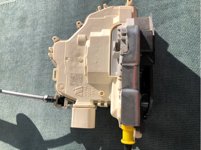 Замок задней левой двери 4G0839015C VAG