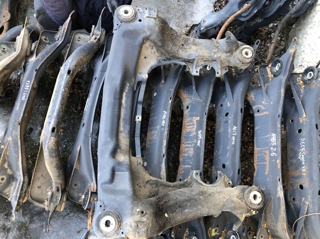 Крабобалка передней подвески 4Z7399313F VAG