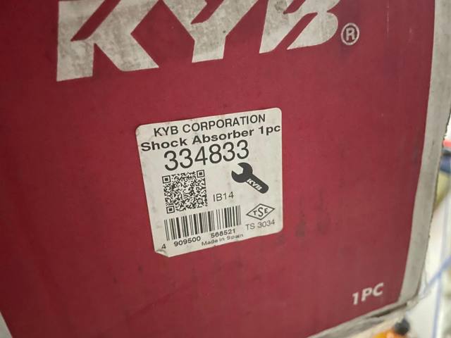Стойка передняя левая 334833 KAYABA