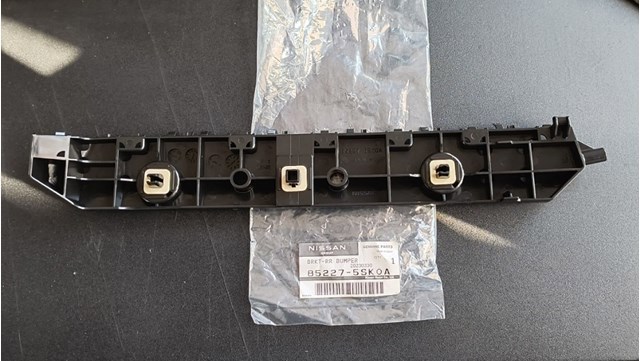 Направляющая заднего бампера, левая 852275SK0A NISSAN