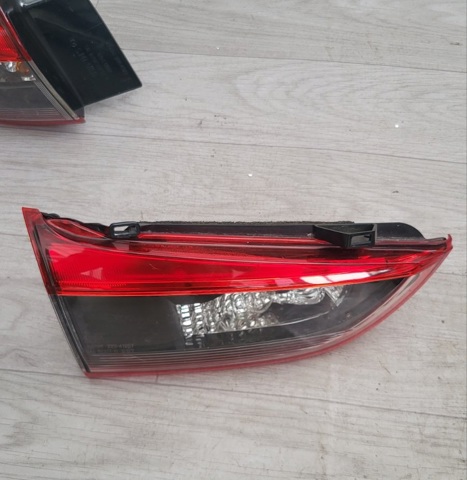 Задний левый внутренний фонарь GHK1513G0D MAZDA