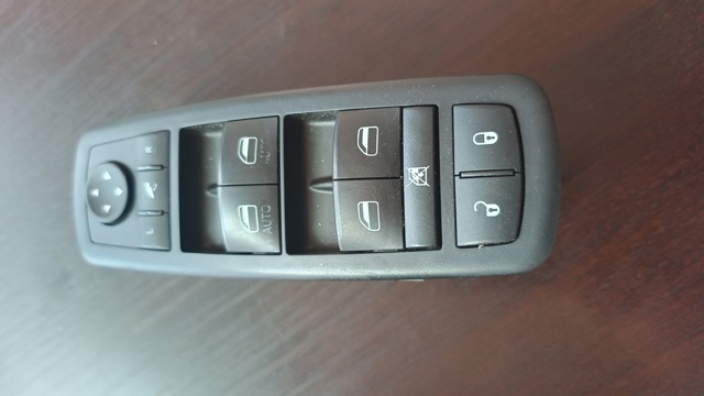 Кнопки переднего левого стеклоподъемника 68184803AA CHRYSLER
