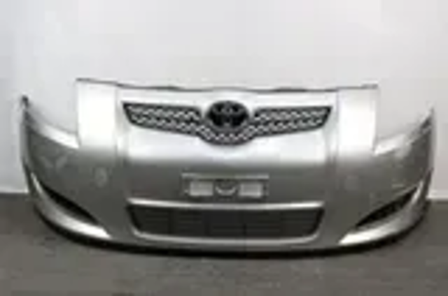 Задний бампер 5215902680 TOYOTA
