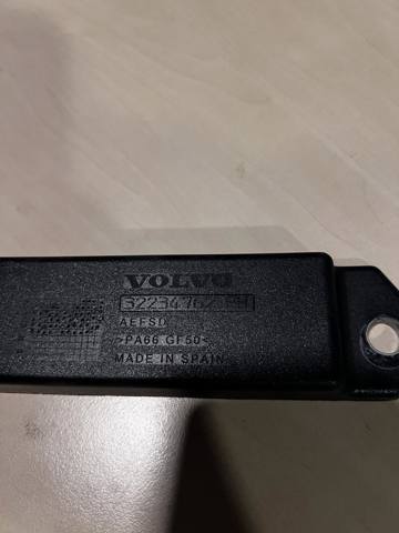 VOLVO 32234762 Кронштейн крепления крыла переднего правого передний в наличии Ровно