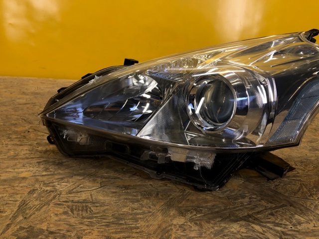 Фара левая передняя Toyota Prius