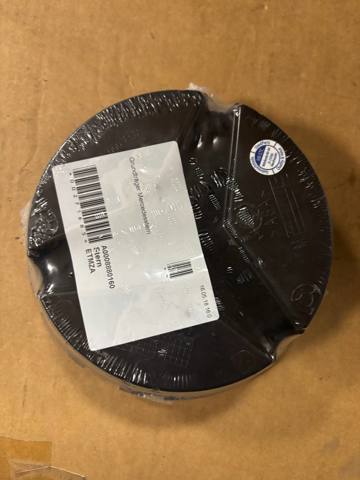 A0008880060 MERCEDES Кронштейн эмблемы решетки радиатора купить в Чернигов
