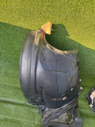 Подкрылок переднего крыла, левый задний A2536910303 MERCEDES