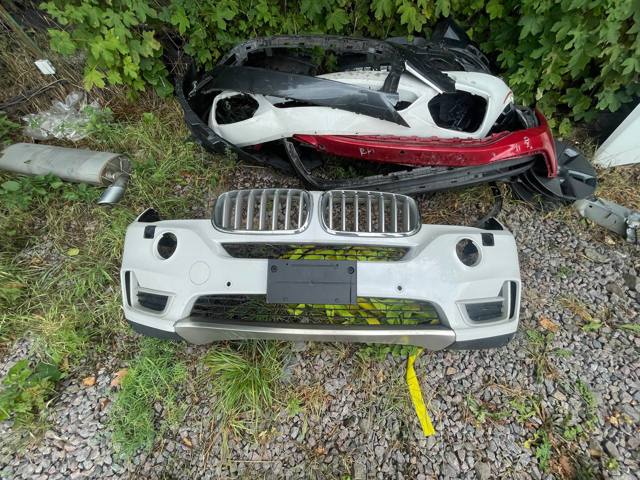 Передний бампер 51117378555 BMW
