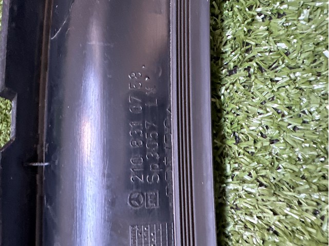 MERCEDES 2108310758 Решетка водостока лобового стекла левая/правая в наличии Одесса