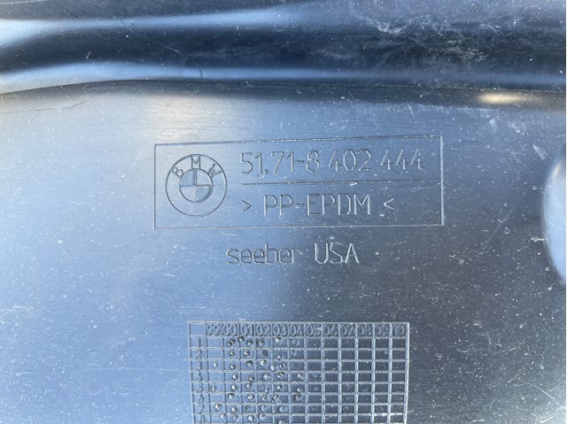 Подкрылок передний правый 51718402444 BMW
