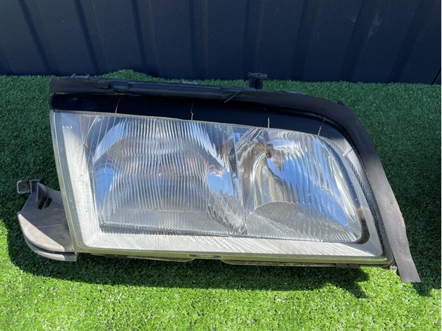 Фара передняя правая A2028202461 MERCEDES