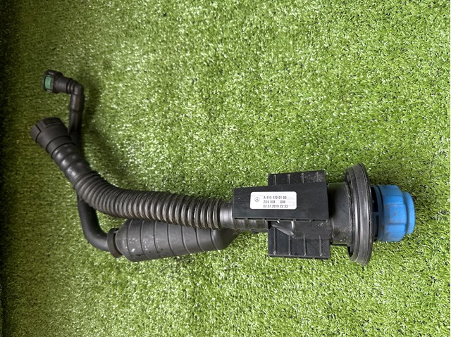 Заливная горловина бака AD BLUE A9104700100 MERCEDES