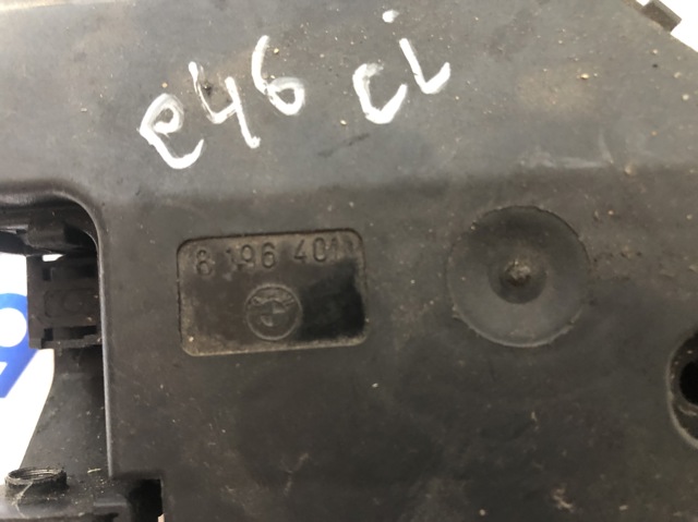 Замок и ручка двери задка 8196401 BMW