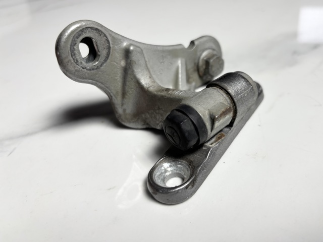 MERCEDES A1697200137 Петля двери передней левой в наличии Николаев