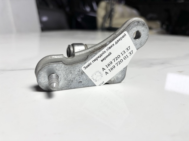 1697200137 MERCEDES Петля двери передней левой купить в Украина