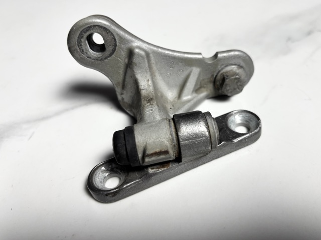A1697200137 MERCEDES Петля двери передней левой купить в Львов