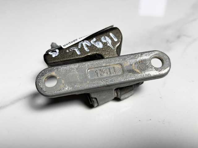 1697300137 MERCEDES Петля двери задней левой купить в Львов