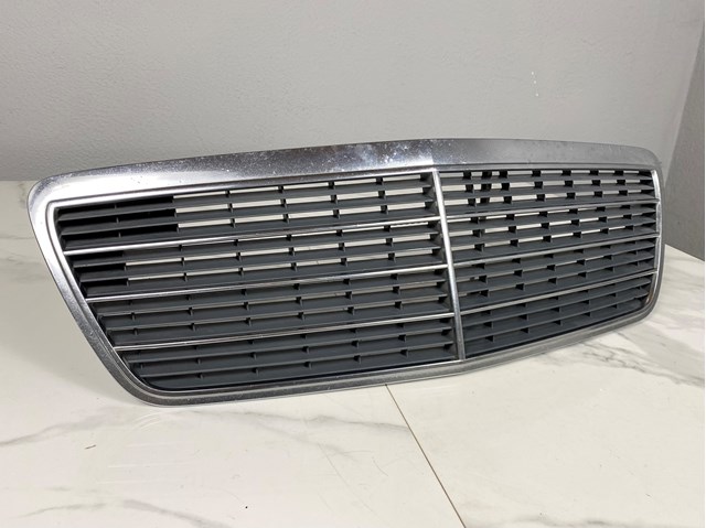 Решетка 2108800583 MERCEDES