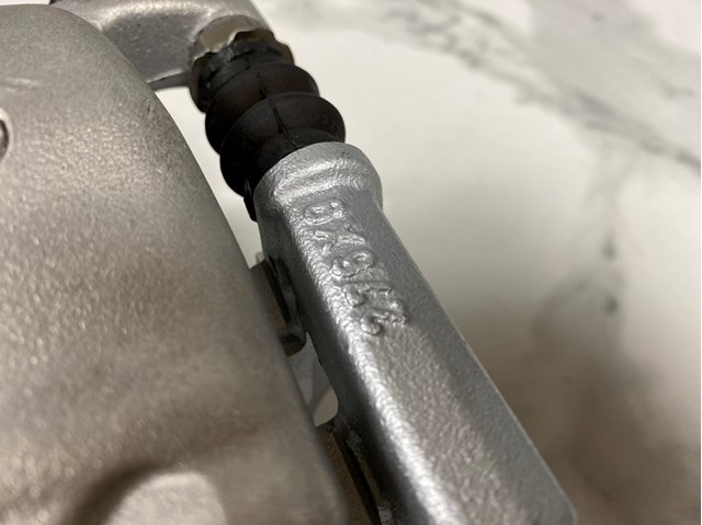 MERCEDES A0004230906 Скоба тормозного суппорта заднего в наличии Черкассы