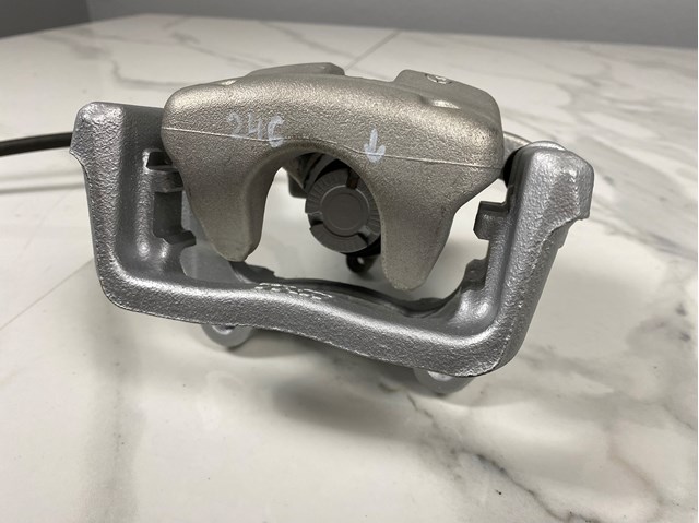 A0004230906 MERCEDES Скоба заднего суппорта купить в Одесса