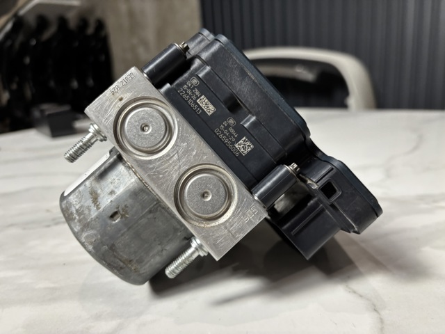 Гидроблок АБС A0004313800 MERCEDES