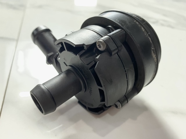 MERCEDES A0005000686 Помпа водяная (насос) охлаждения в наличии Тернополь