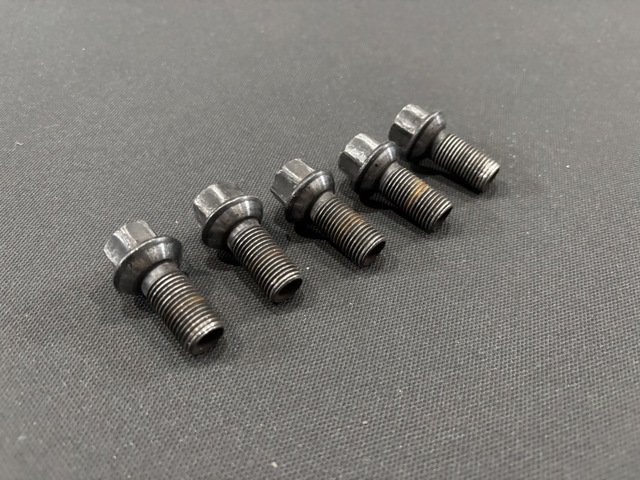 Болт колеса A0009901707 MERCEDES
