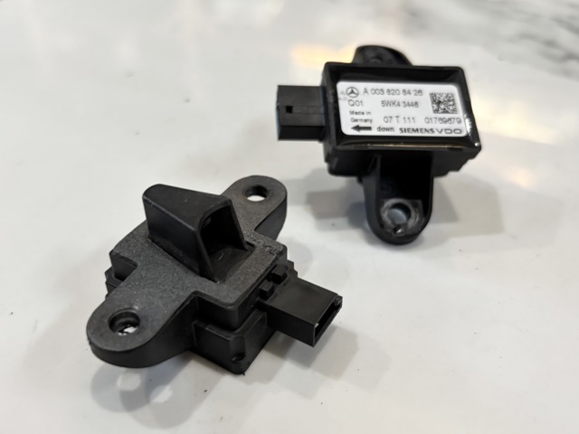 A0038208426 MERCEDES Датчик удара купить в Хмельницкий