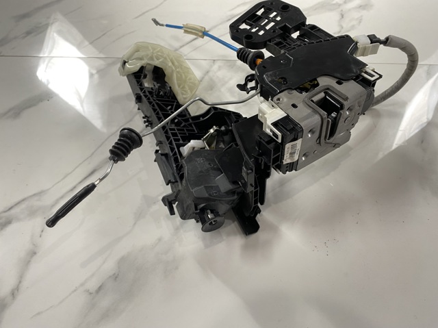 MERCEDES A0997201901 Замок двери передней левой в наличии Ровно