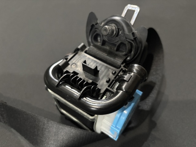 A11786013859C94 MERCEDES Ремень безопасности передний левый купить в Львов
