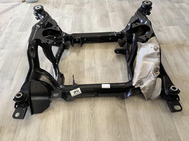 Балка передней подвески A1643300058 MERCEDES