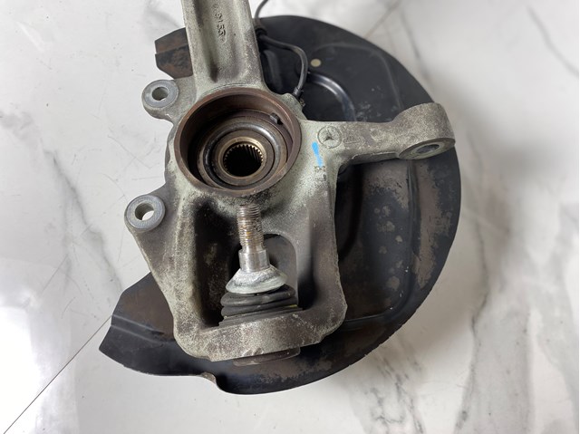 MERCEDES A1643301720 Цапфа передняя левая в наличии Кривой Рог
