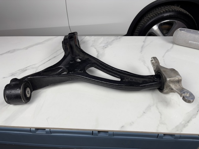 MERCEDES A1643303407 Рычаг передней подвески нижний левый в наличии Винница
